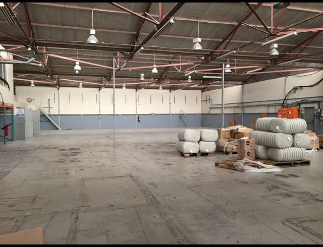 1,584M² FACTORY RENTED IN BEACONVALE